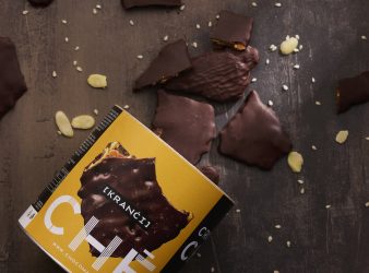 CrunCHÉ almonds and sesame in dark chocolate, 200g