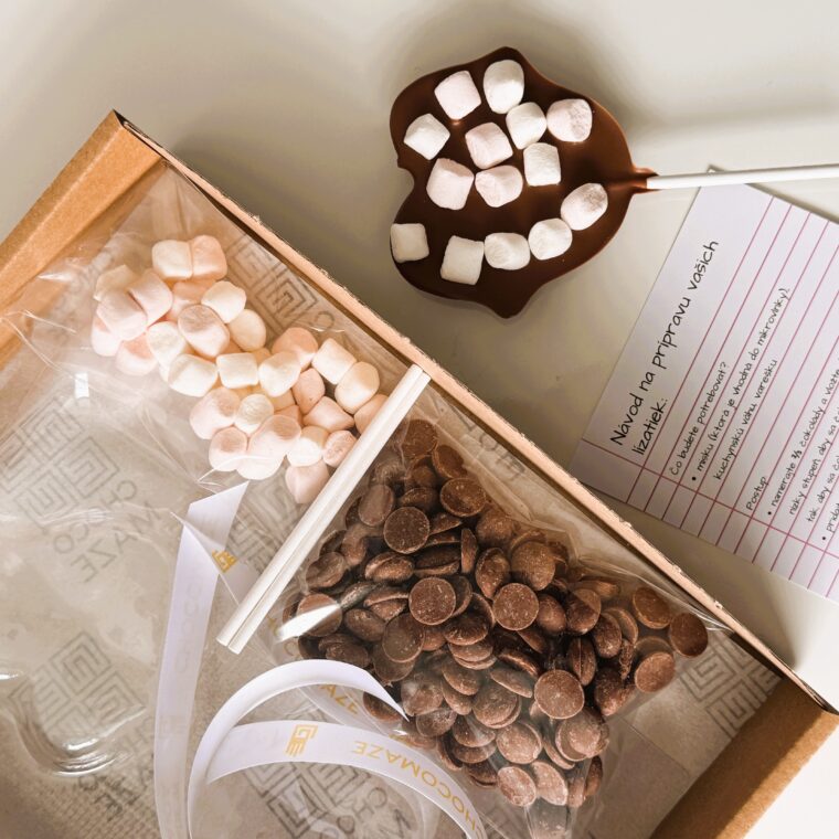 Valentínsky DIY box – výroba čokoládových lízatiek v tvare pusy